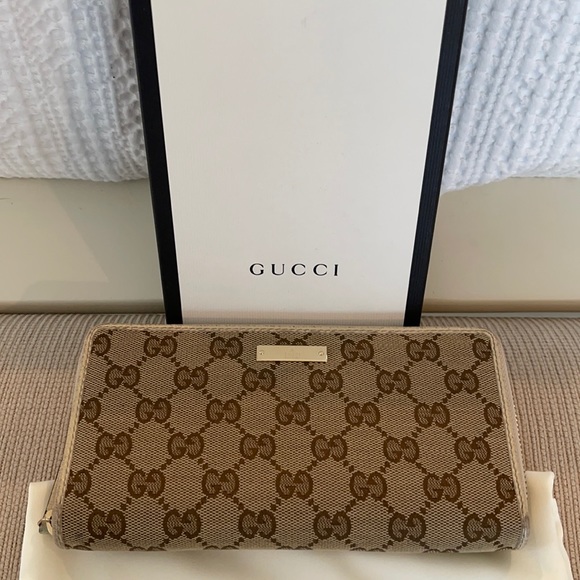 Gucci Accessories - Gucci wallet brown/beige